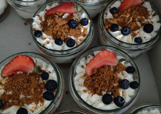 kavárna-skleničky-dortíky