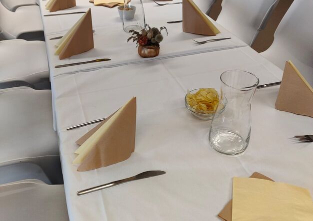 Oslavy - stolování 2